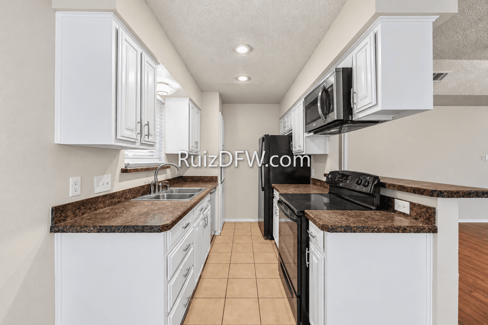 Fort Worth House: 1865 Kings Canyon Cir