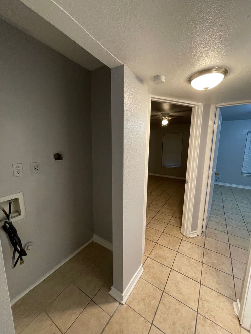 Fort Worth Apartment: 1516 E Hattie St