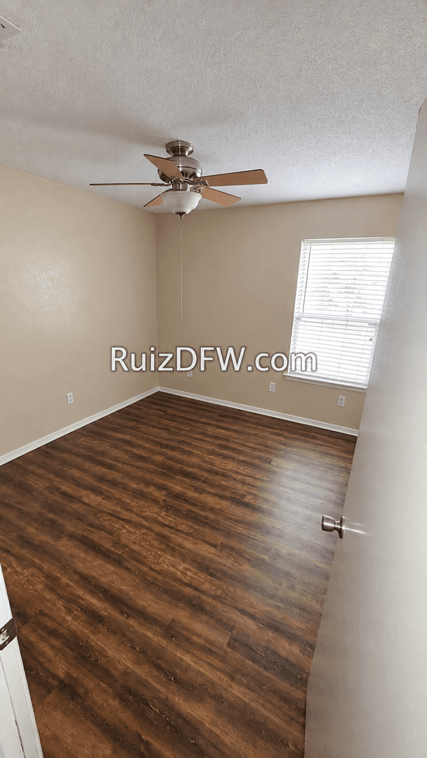White Settlement Apartment: 421-423 S Las Vegas Trail