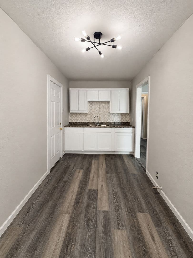 Fort Worth House: 2801 S Burchill Rd