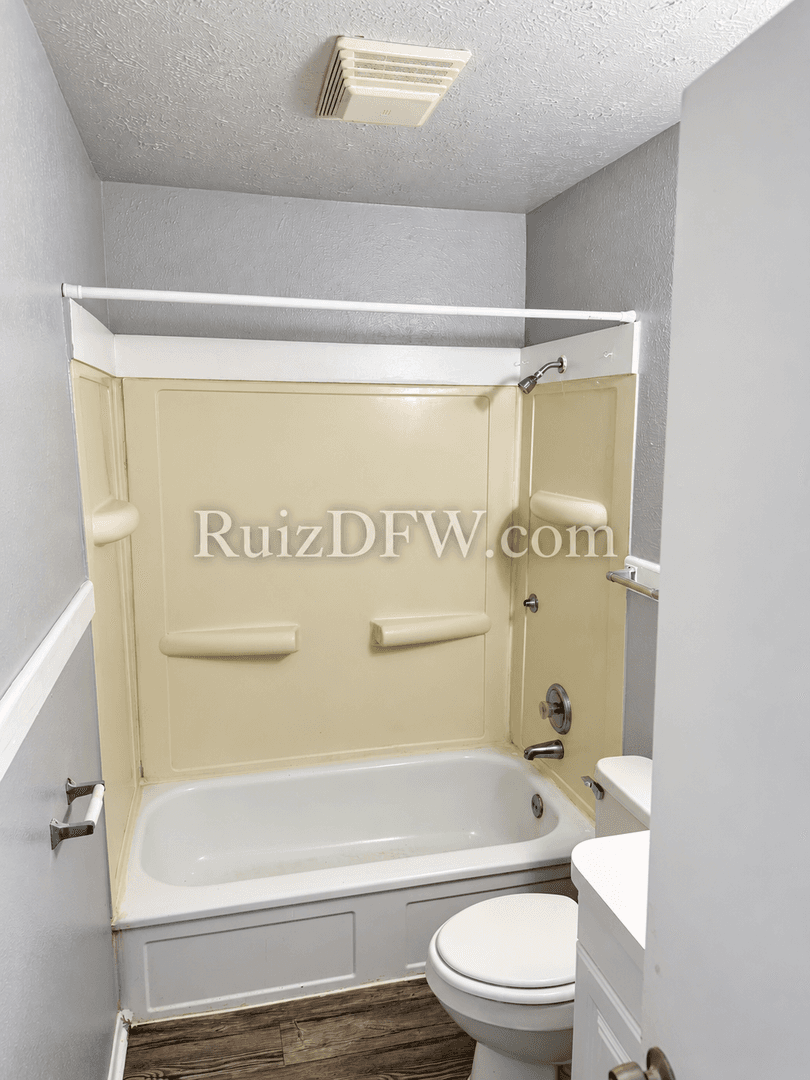 Fort Worth House: 6360 Renwood Dr