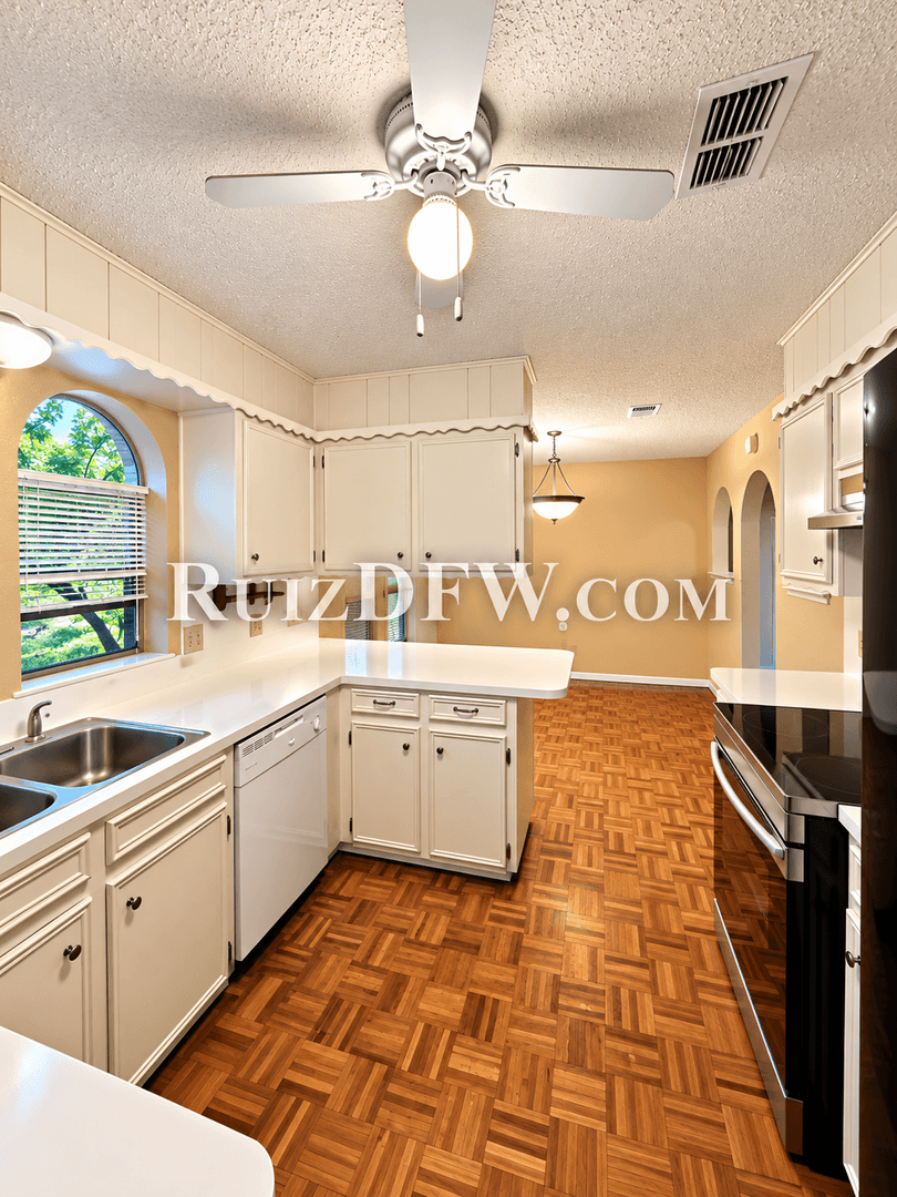 Benbrook House: 1405 Highridge Rd