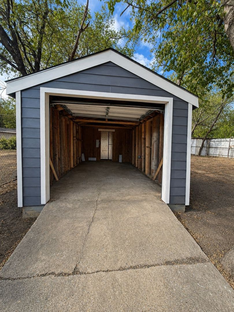 Fort Worth House: 2801 S Burchill Rd