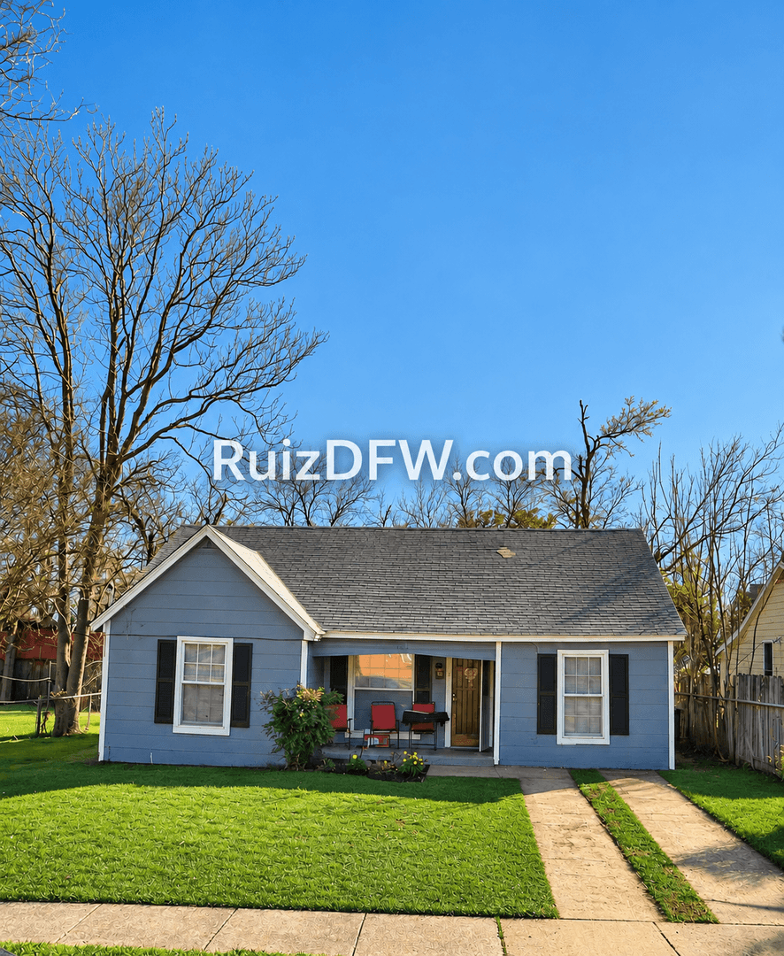 Fort Worth House: 6816 Church St