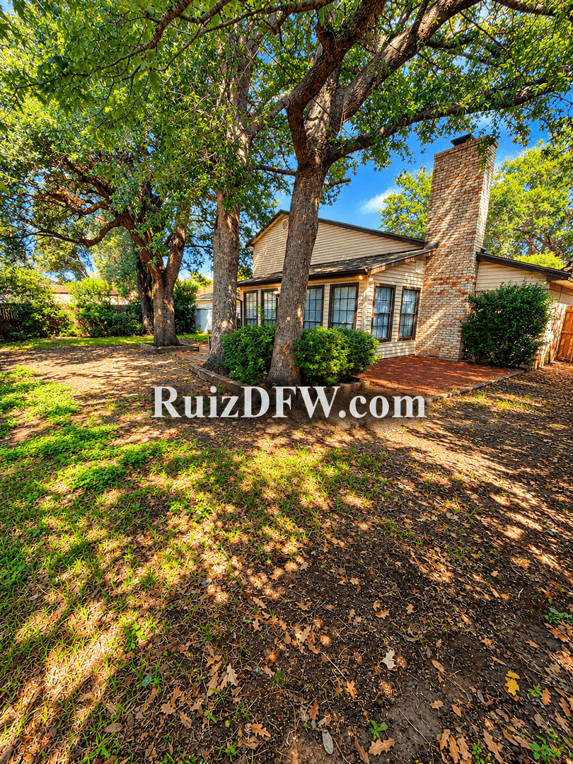 Benbrook House: 1405 Highridge Rd