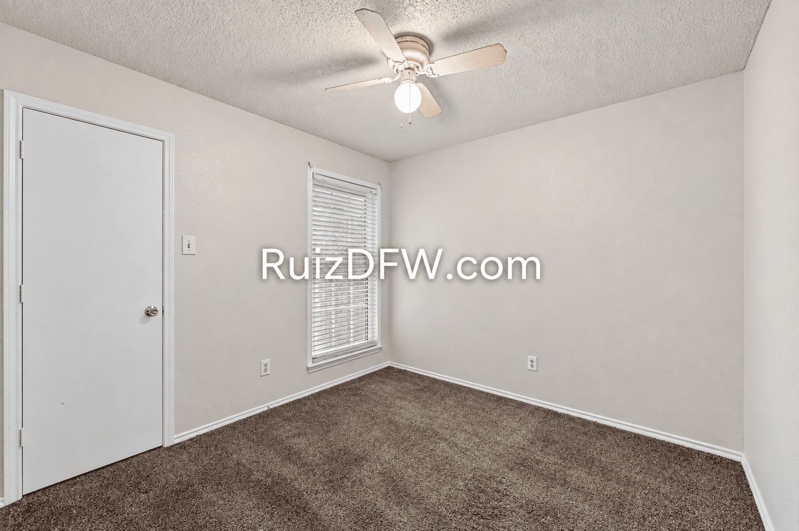 Fort Worth House: 1865 Kings Canyon Cir