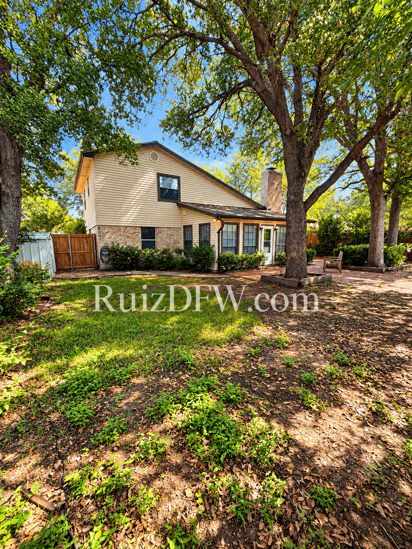 Benbrook House: 1405 Highridge Rd