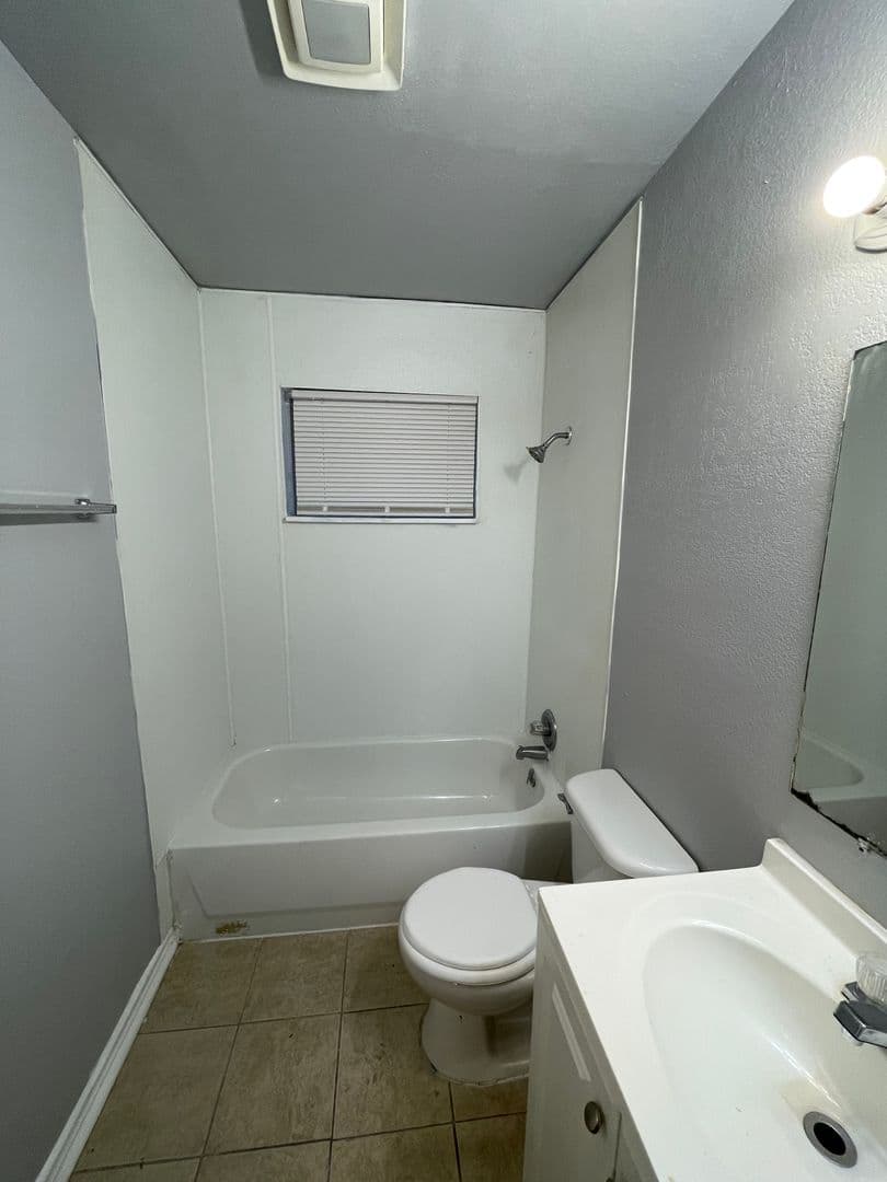 Fort Worth Apartment: 1516 E Hattie St