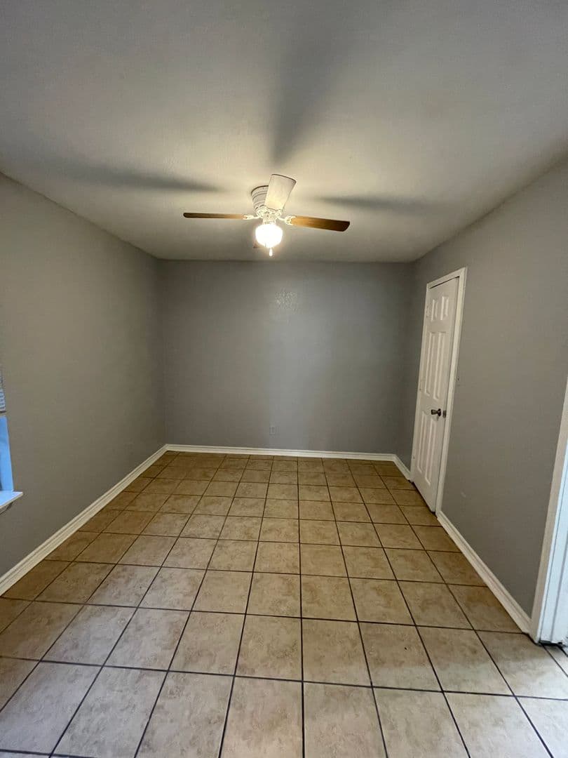 Fort Worth Apartment: 1516 E Hattie St