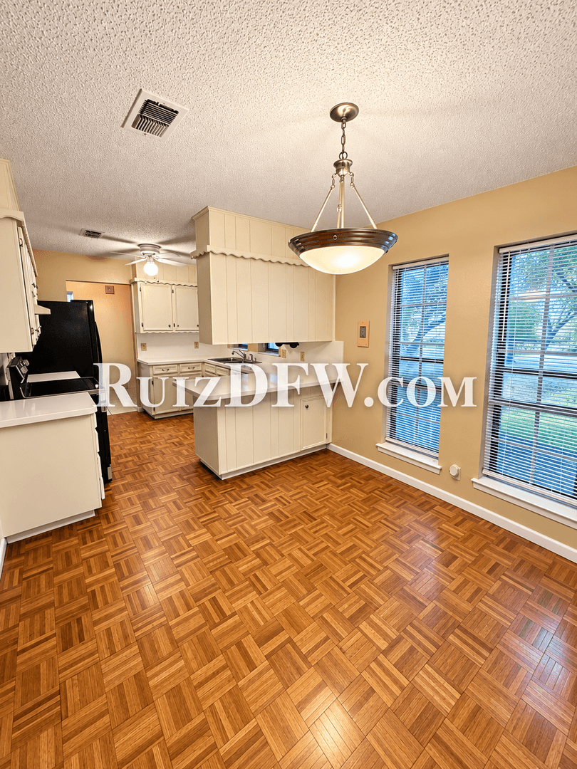 Benbrook House: 1405 Highridge Rd