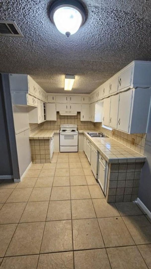 Fort Worth House: 3312 SW Loop 820
