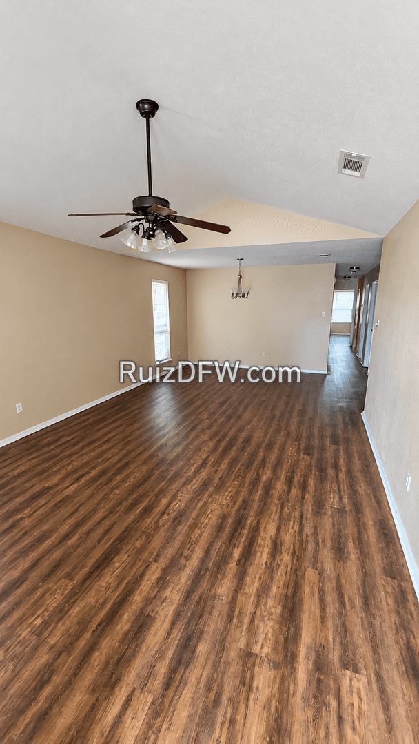 White Settlement Apartment: 421-423 S Las Vegas Trail