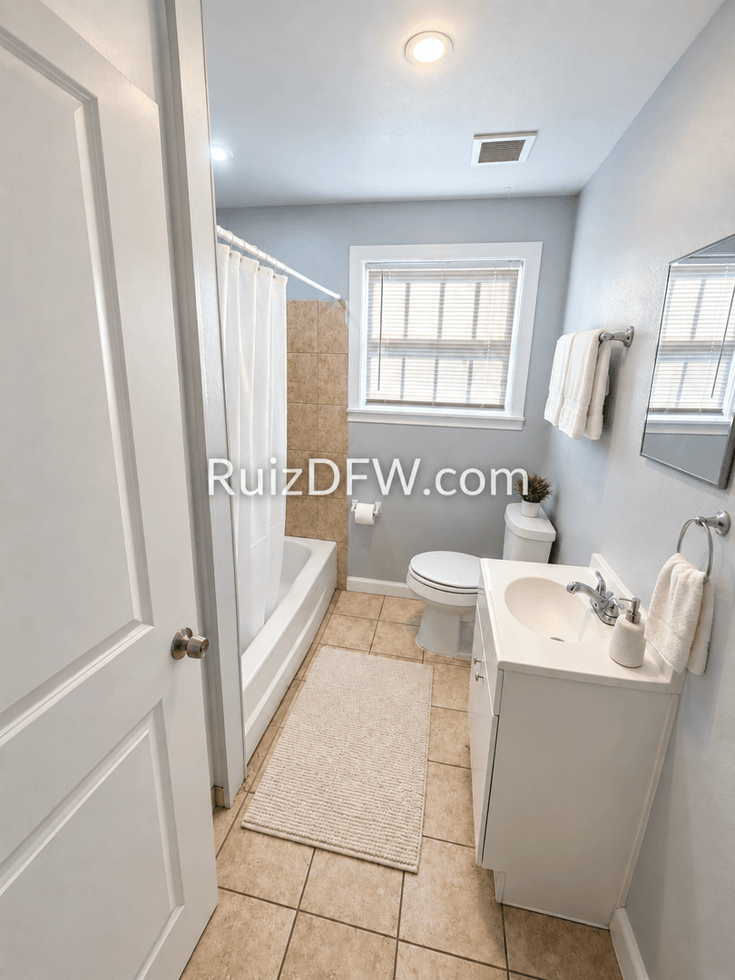 Fort Worth House: 6816 Church St