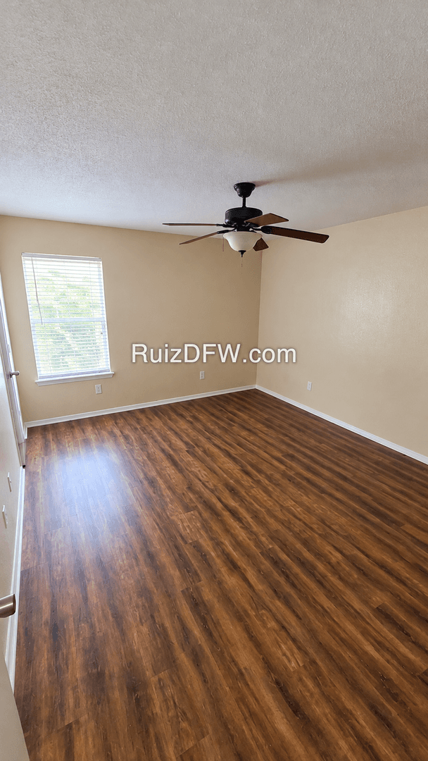 White Settlement Apartment: 421-423 S Las Vegas Trail