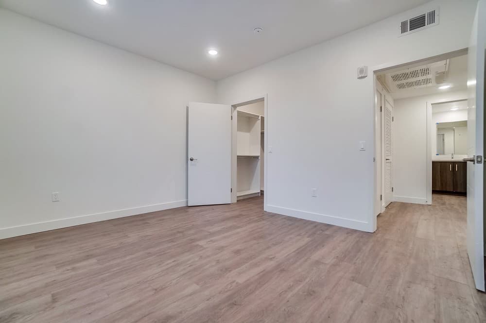 Sun Valley Apartment: 8600 Glenoaks Blvd.