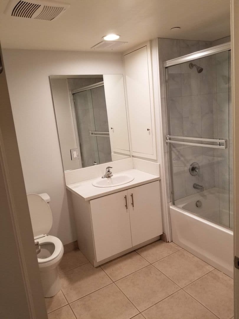 Northridge Apartment: 7605 Louise Ave.