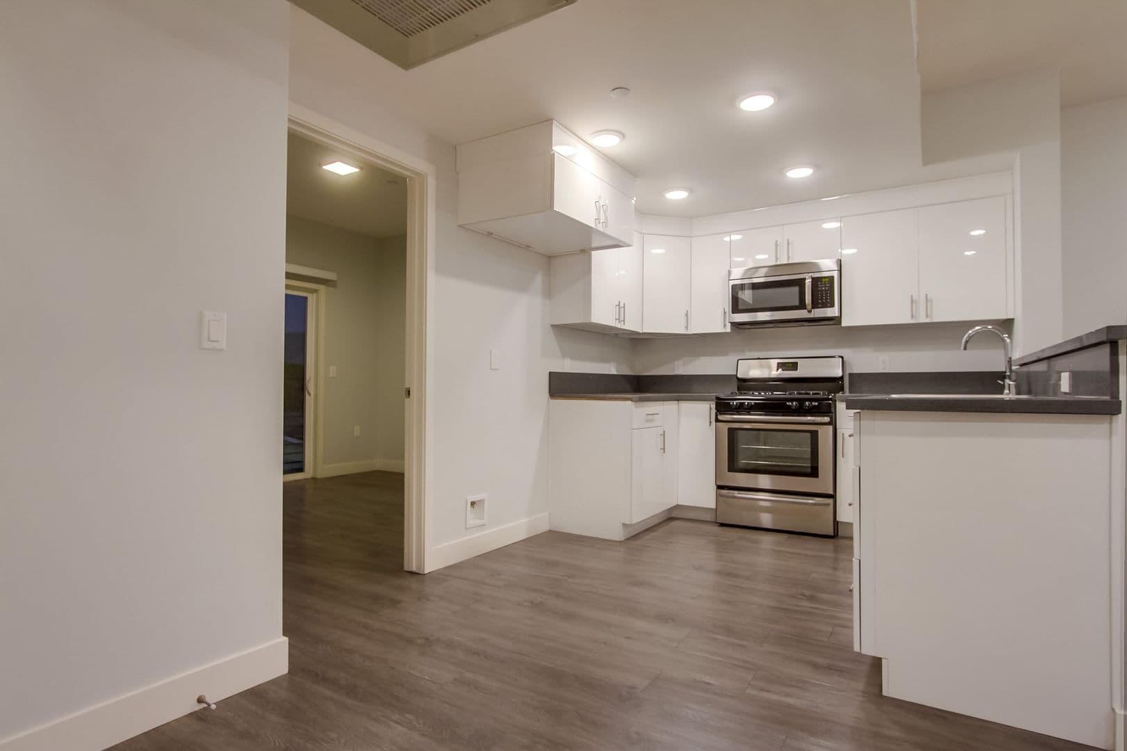 Sylmar Apartment: 15150 Roxford St.