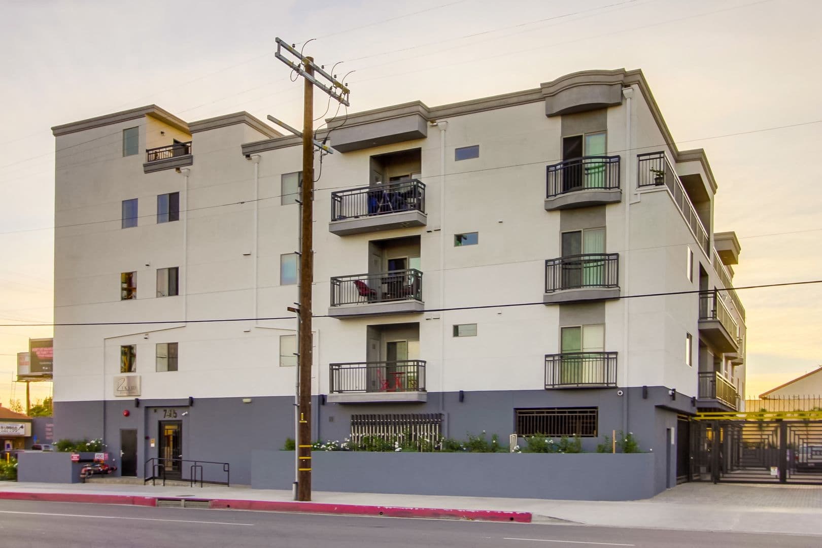 Northridge Apartment: 7605 Louise Ave.