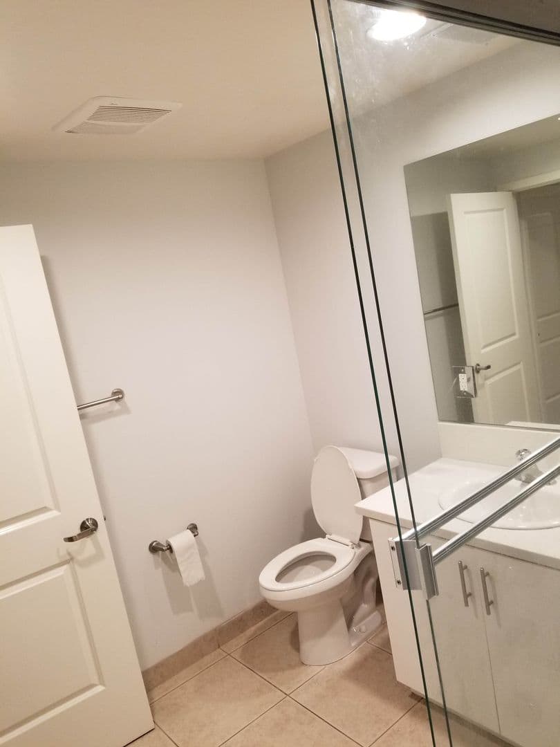 Northridge Apartment: 7605 Louise Ave.