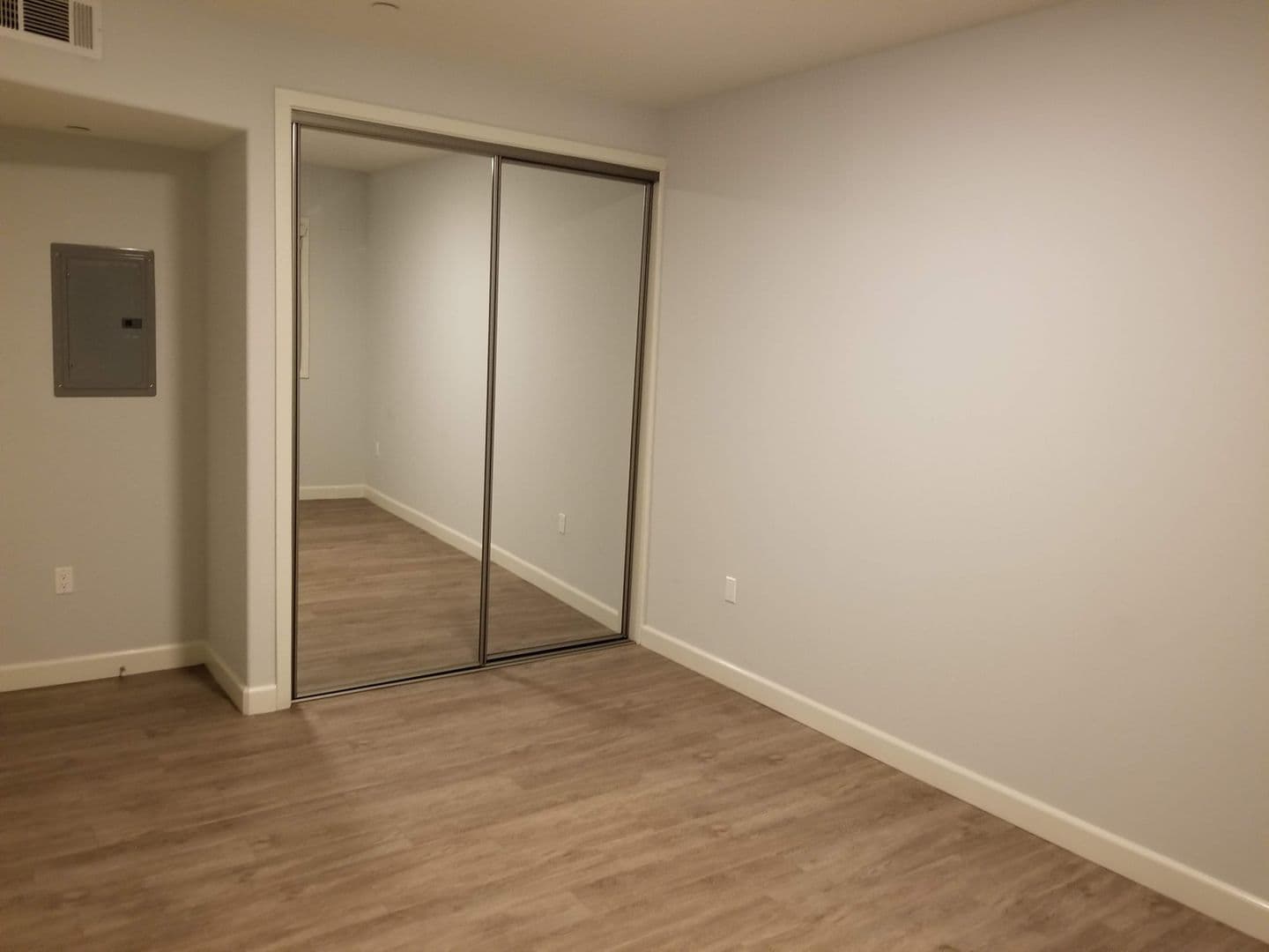 Northridge Apartment: 7605 Louise Ave.