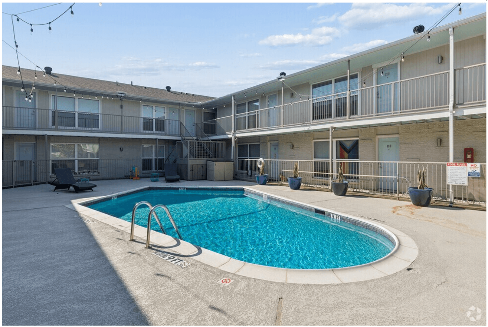 Dallas Apartment: 1809 Bennett Ave