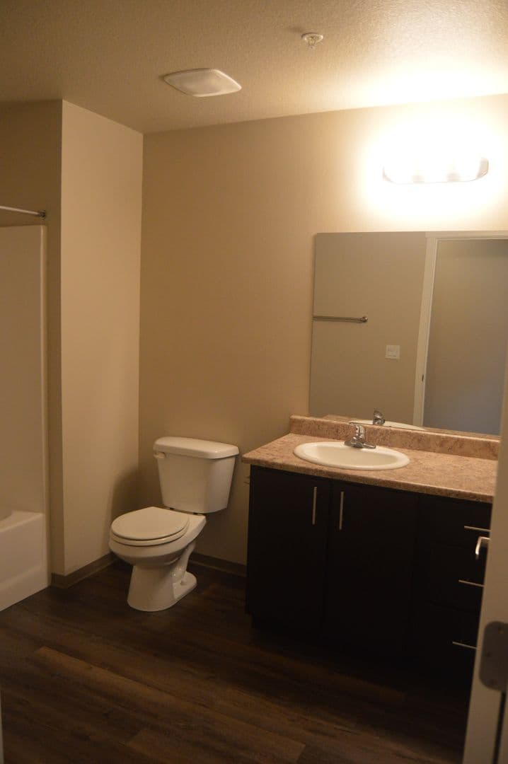 Salem Apartment: 1510, 1520, 1530,1540,1550,1560 23rd Street SE