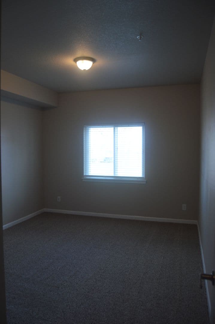 Salem Apartment: 1510, 1520, 1530,1540,1550,1560 23rd Street SE