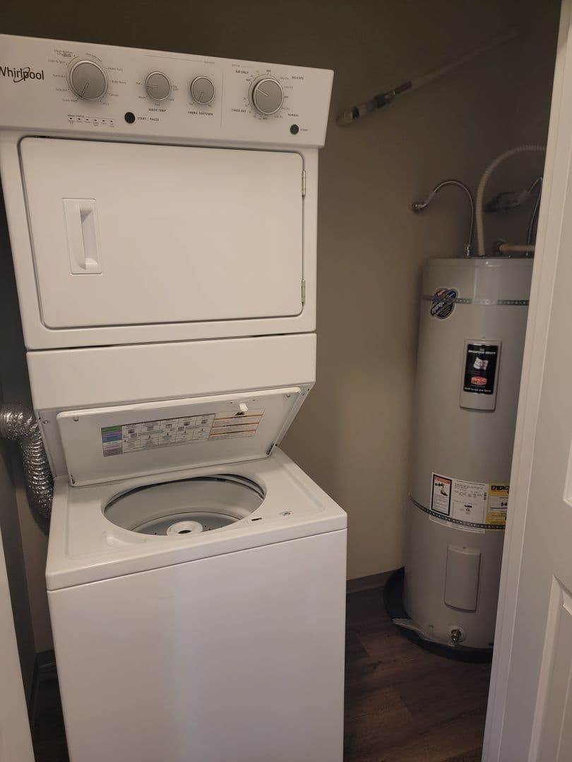 Salem Apartment: 1510, 1520, 1530,1540,1550,1560 23rd Street SE
