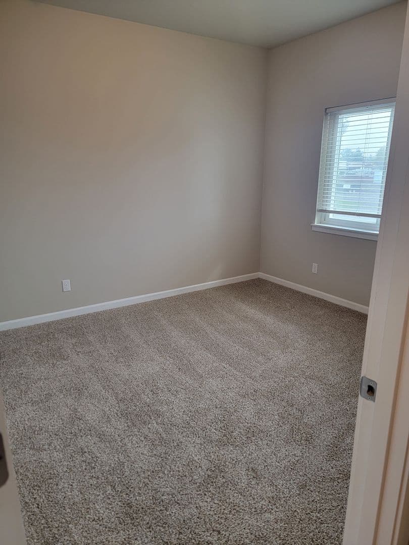 Salem Apartment: 1510, 1520, 1530,1540,1550,1560 23rd Street SE
