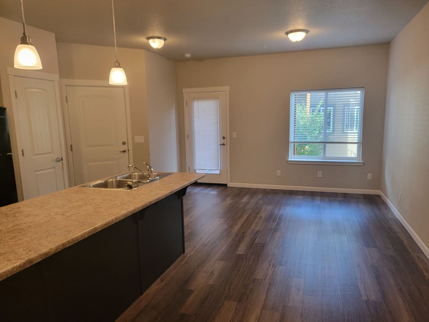 Salem Apartment: 1510, 1520, 1530,1540,1550,1560 23rd Street SE