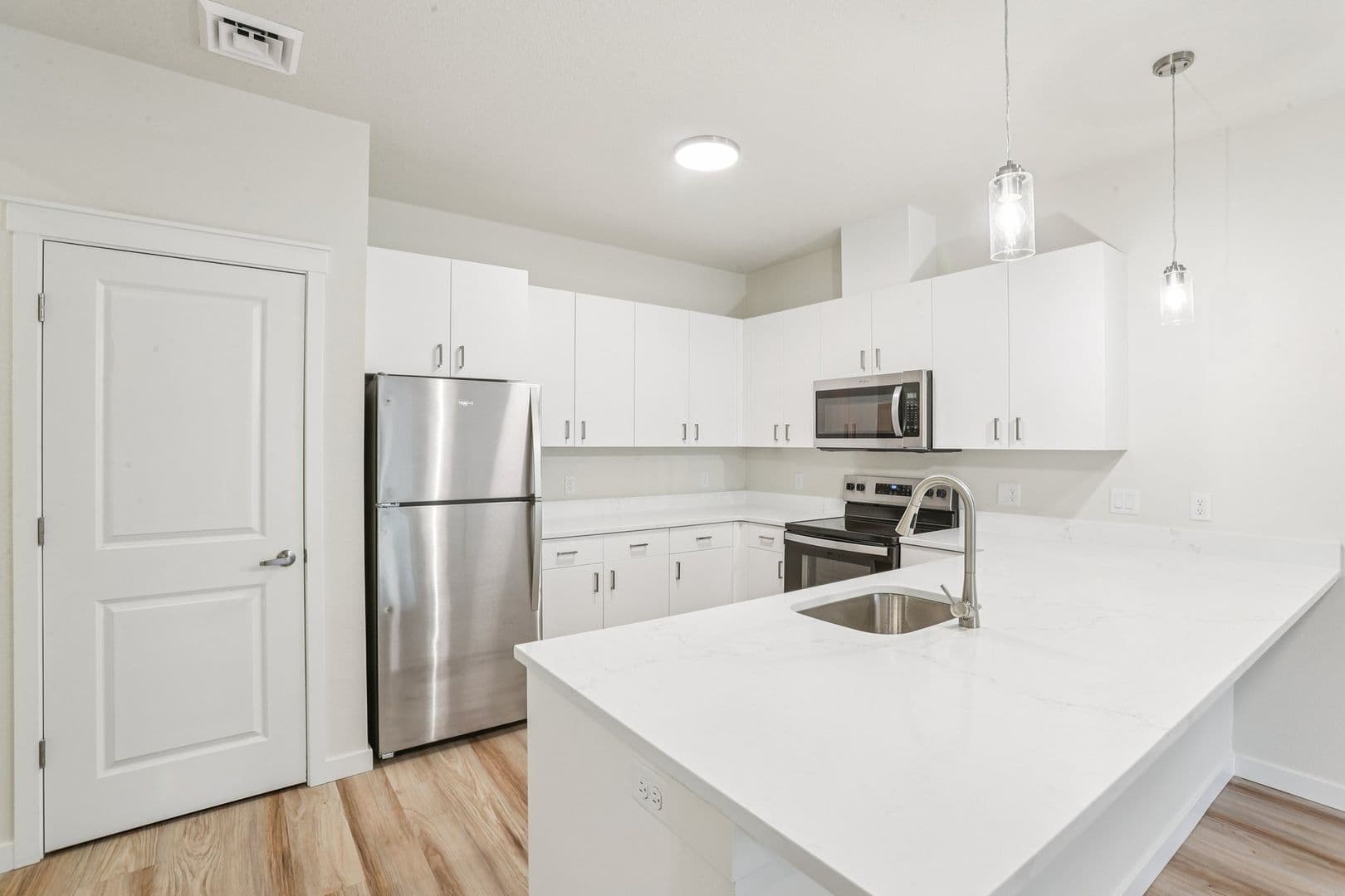 Salem Apartment: 5775 Commercial St Se