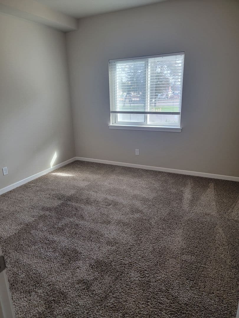 Salem Apartment: 1510, 1520, 1530,1540,1550,1560 23rd Street SE