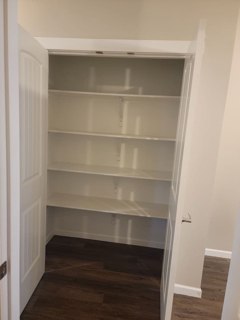 Salem Apartment: 1510, 1520, 1530,1540,1550,1560 23rd Street SE