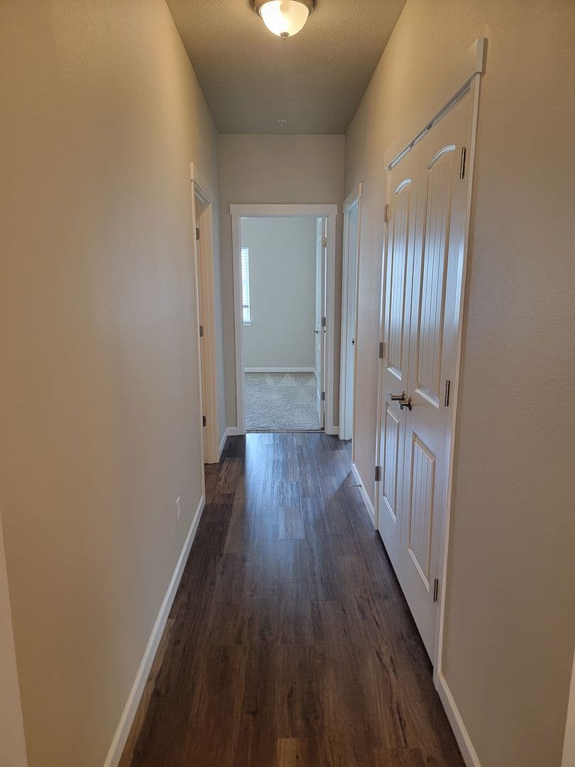 Salem Apartment: 1510, 1520, 1530,1540,1550,1560 23rd Street SE