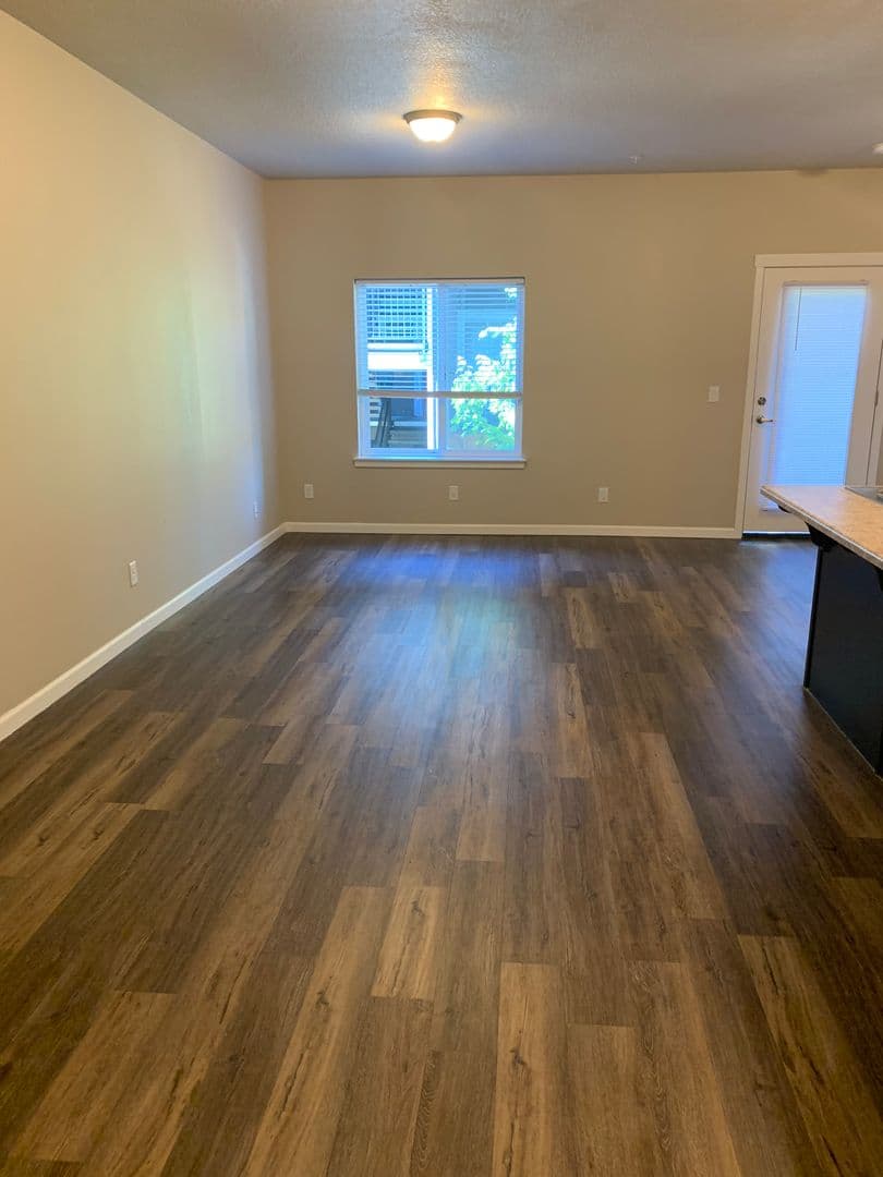 Salem Apartment: 1510, 1520, 1530,1540,1550,1560 23rd Street SE