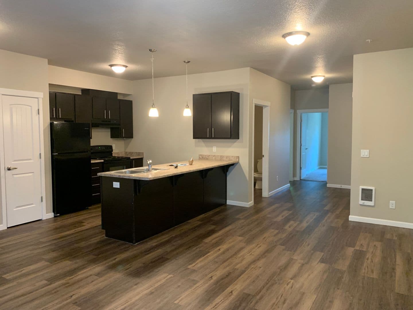 Salem Apartment: 1510, 1520, 1530,1540,1550,1560 23rd Street SE