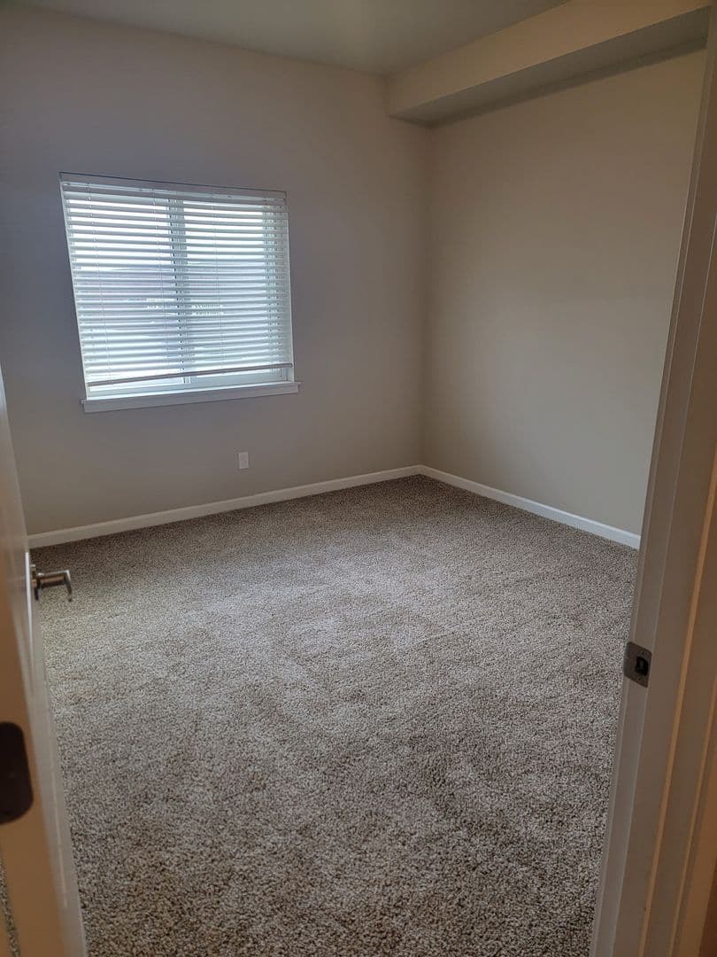Salem Apartment: 1510, 1520, 1530,1540,1550,1560 23rd Street SE