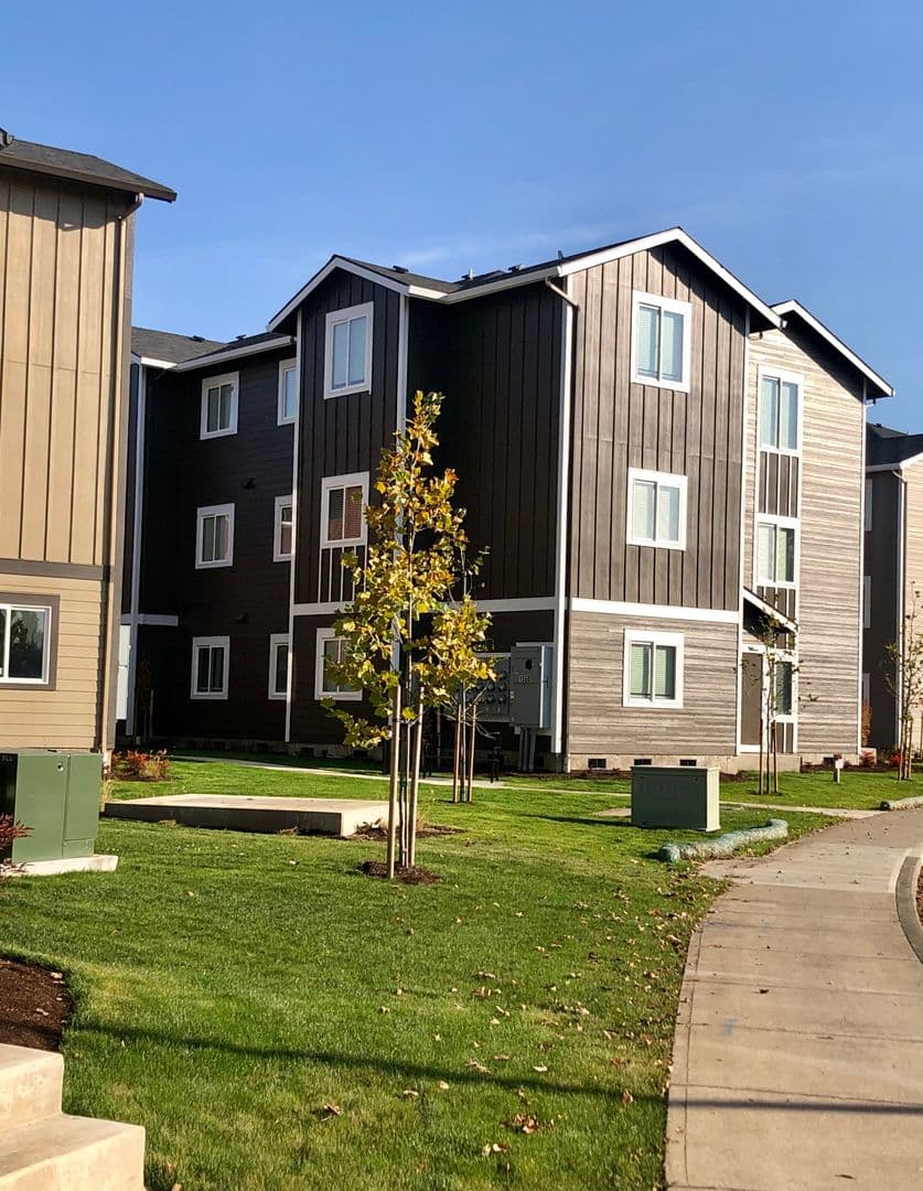 Salem Apartment: 1510, 1520, 1530,1540,1550,1560 23rd Street SE