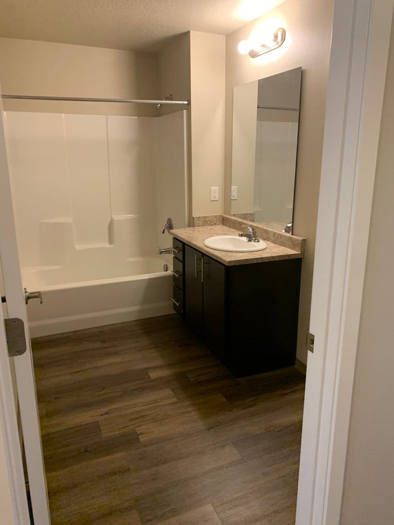 Salem Apartment: 1510, 1520, 1530,1540,1550,1560 23rd Street SE