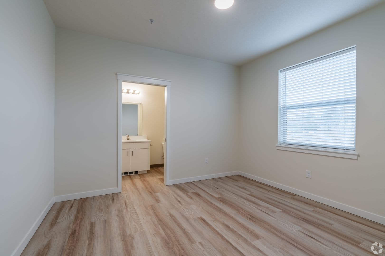 Salem Apartment: 5775 Commercial St Se
