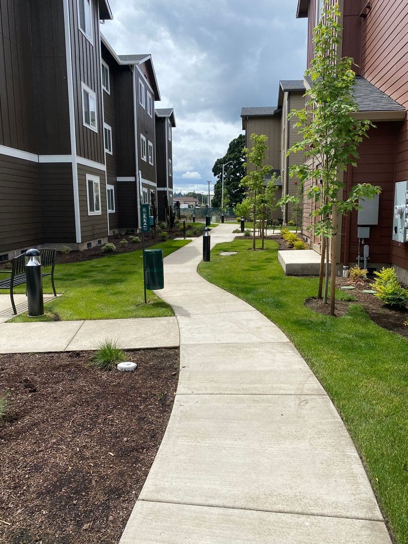 Salem Apartment: 1510, 1520, 1530,1540,1550,1560 23rd Street SE