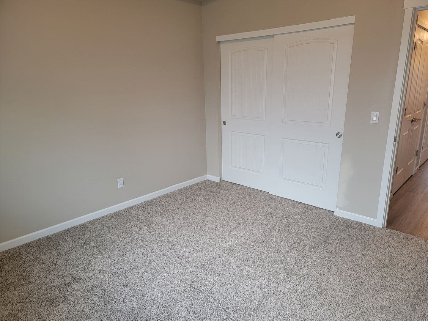Salem Apartment: 1510, 1520, 1530,1540,1550,1560 23rd Street SE