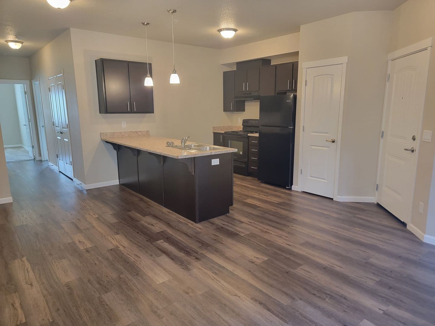 Salem Apartment: 1510, 1520, 1530,1540,1550,1560 23rd Street SE