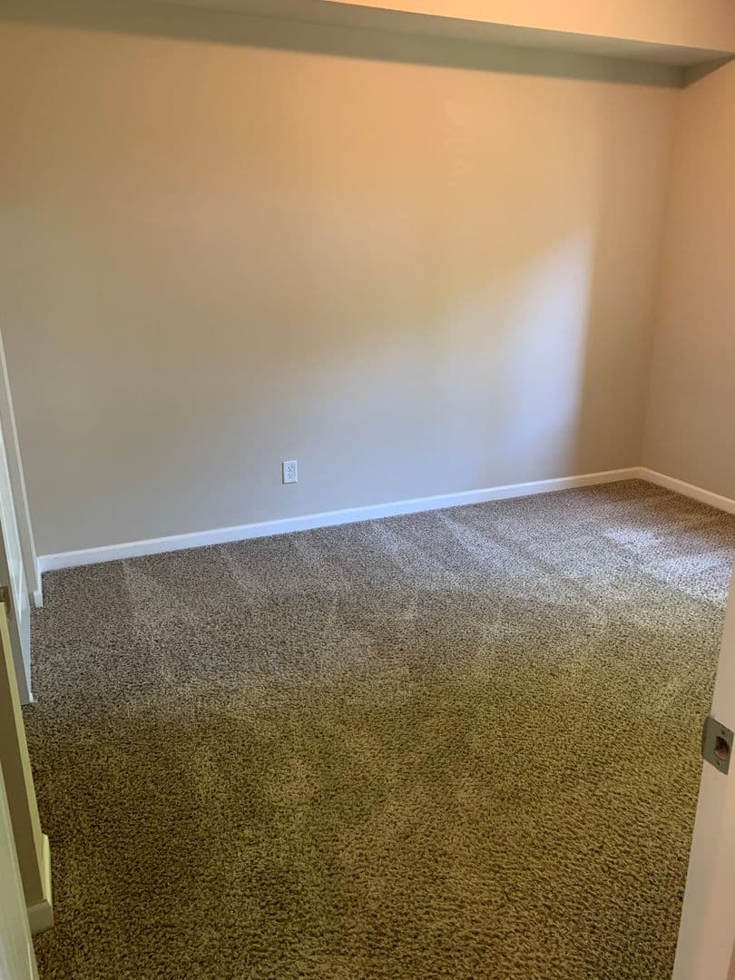 Salem Apartment: 1510, 1520, 1530,1540,1550,1560 23rd Street SE