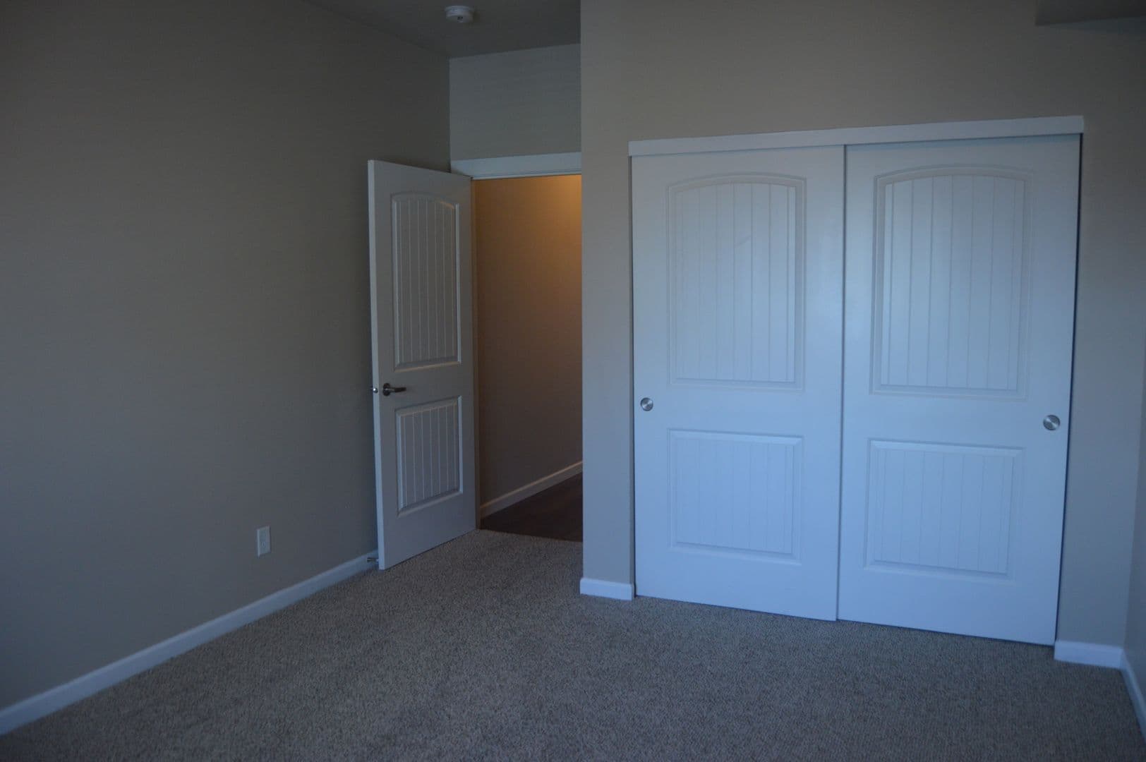 Salem Apartment: 1510, 1520, 1530,1540,1550,1560 23rd Street SE