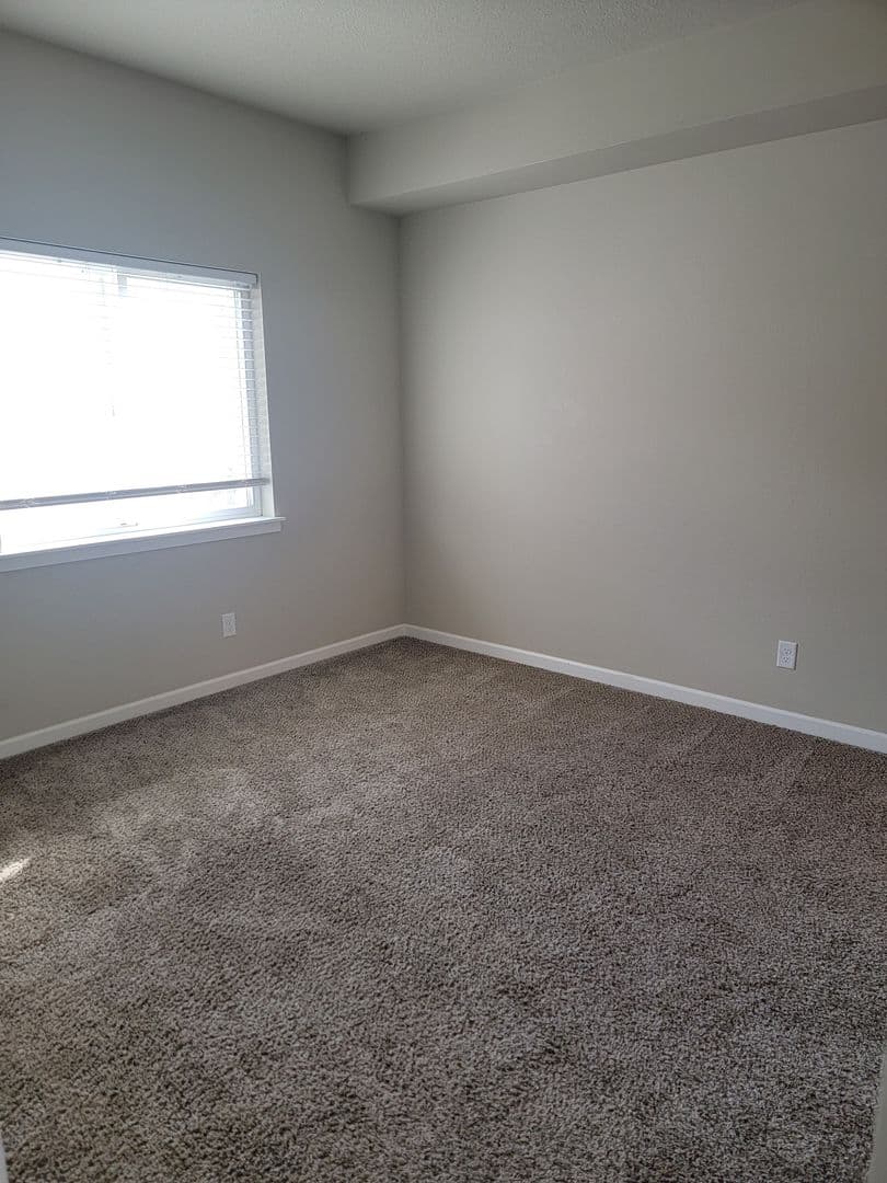 Salem Apartment: 1510, 1520, 1530,1540,1550,1560 23rd Street SE