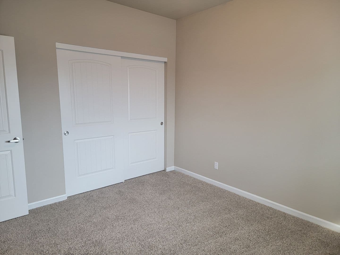 Salem Apartment: 1510, 1520, 1530,1540,1550,1560 23rd Street SE