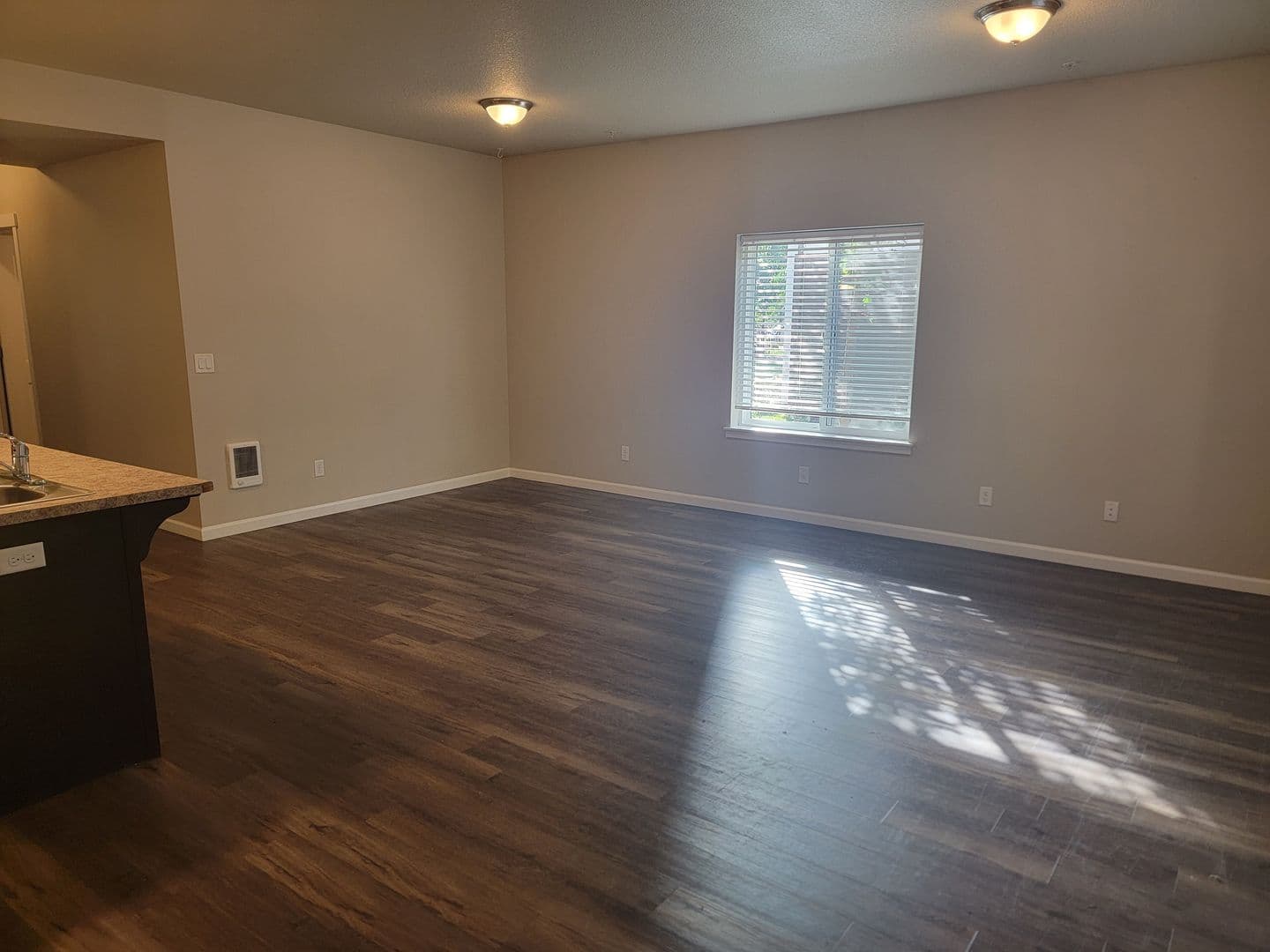 Salem Apartment: 1510, 1520, 1530,1540,1550,1560 23rd Street SE