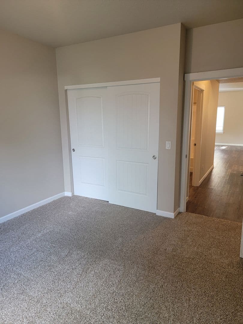 Salem Apartment: 1510, 1520, 1530,1540,1550,1560 23rd Street SE