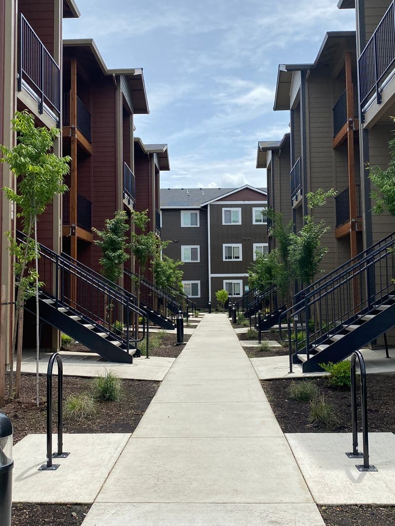 Salem Apartment: 1510, 1520, 1530,1540,1550,1560 23rd Street SE